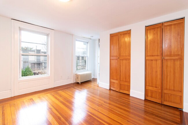 Building Photo - 6 Hughes Pl