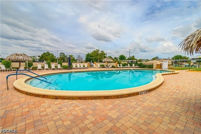 Building Photo - 1580 Pine Valley Dr