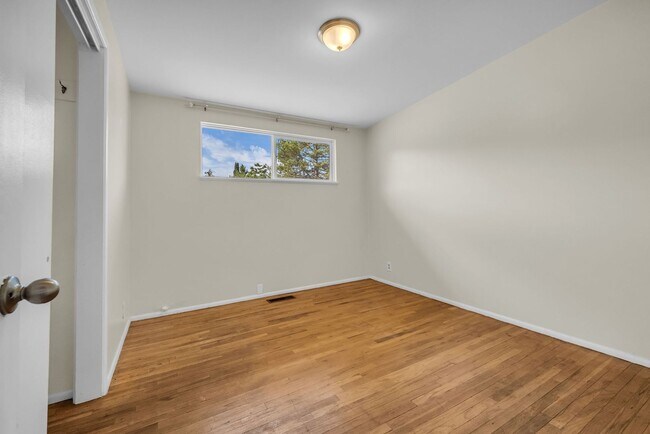 Building Photo - Cottonwood Heights