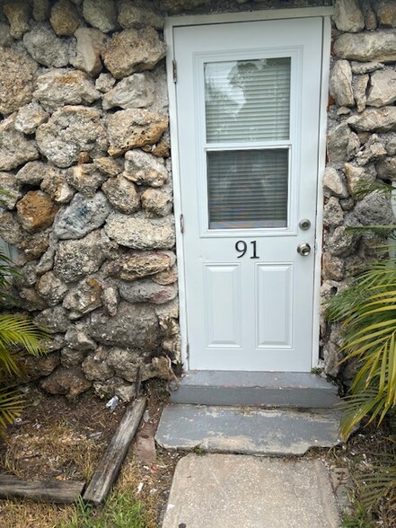 Building Photo - 1064 N Tamiami Trl