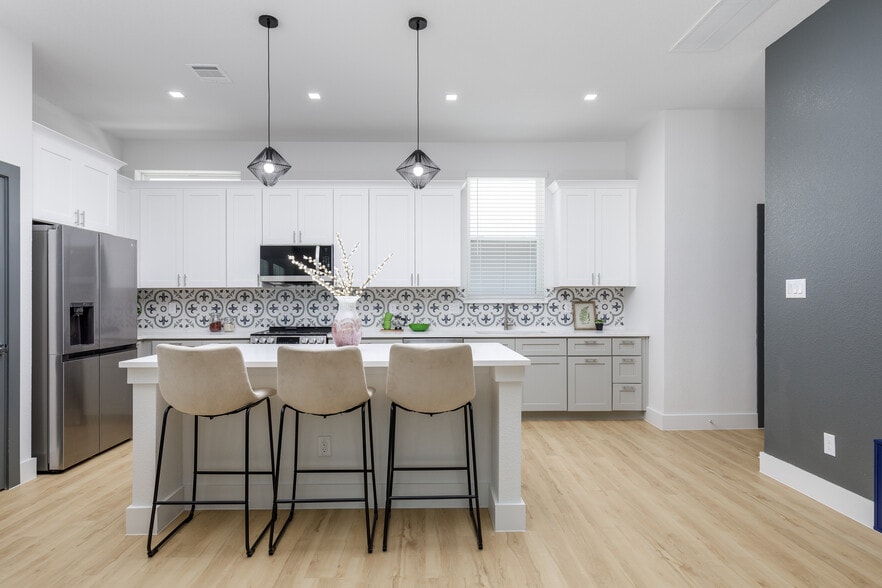 Building Photo - 2801 Weisenberger St