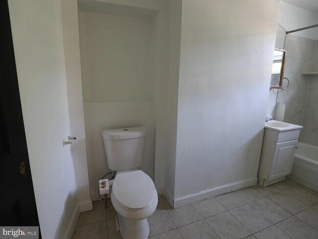 Building Photo - 2400 E Dauphin St