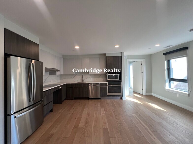 Building Photo - 8 Central St