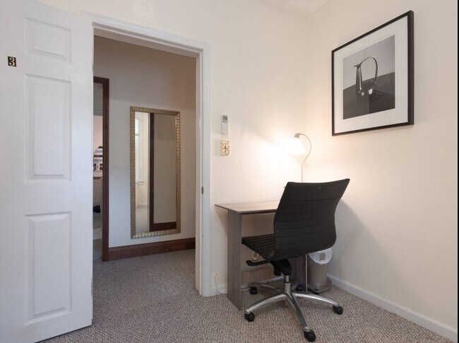 Building Photo - 5019 Roland Ave