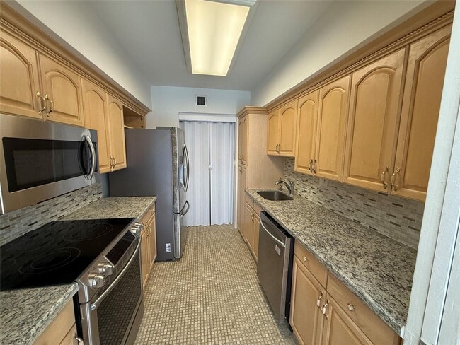 Building Photo - 19707 Turnberry Way