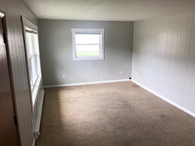 Building Photo - 719-721 E. Monroe