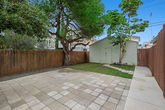 Building Photo - Upgraded 2br Coronado House, Bonus Room, Yard & Garage!