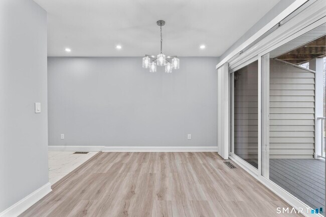 Building Photo - 133 Peddlers Dr