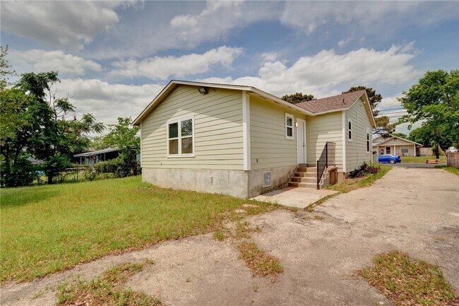 Building Photo - 503 W Grady Dr