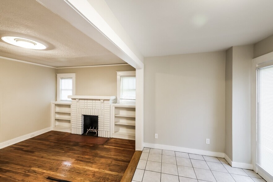 Building Photo - 8214 8th Ave S