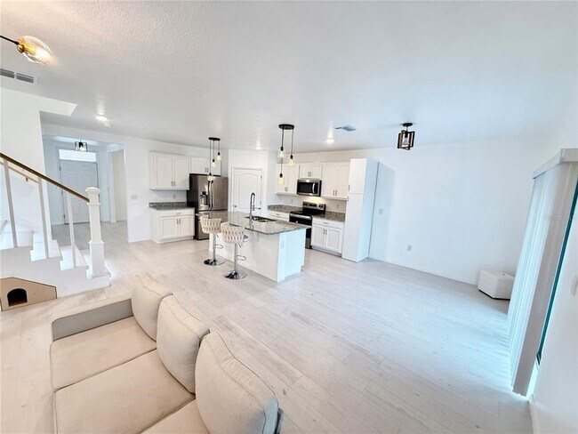 Building Photo - 2731 House Finch Rd