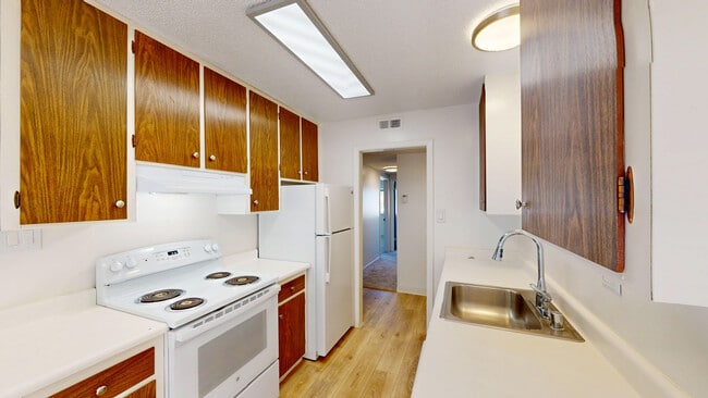 Building Photo - 821 Las Gallinas Ave