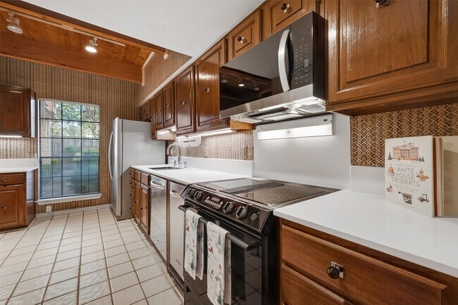 Building Photo - 5338 Brownway St