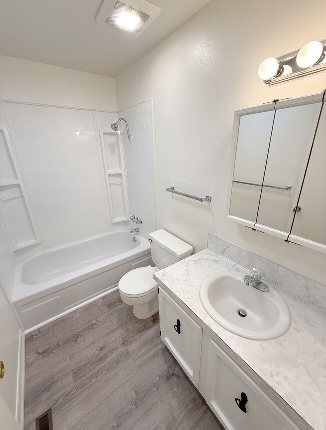 Building Photo - 1721-1723 Dawn