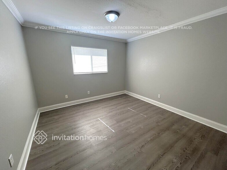 Building Photo - 3523 SW 9th Ave