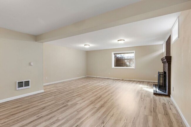 Building Photo - 4430 NE 78th Ave