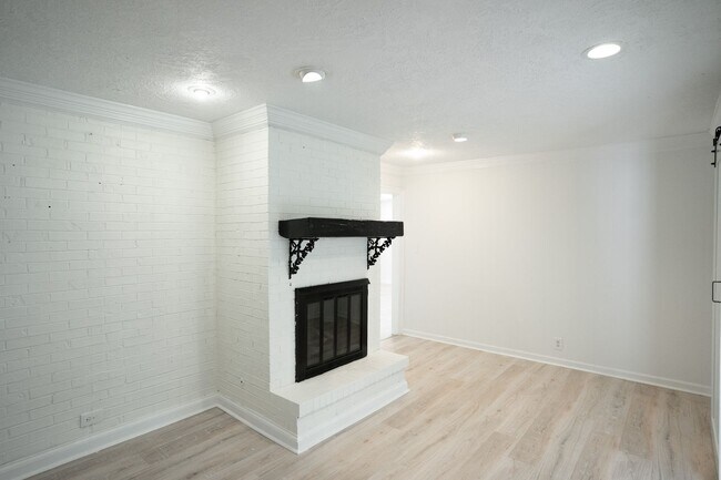 Building Photo - 3120 Edinburgh Dr