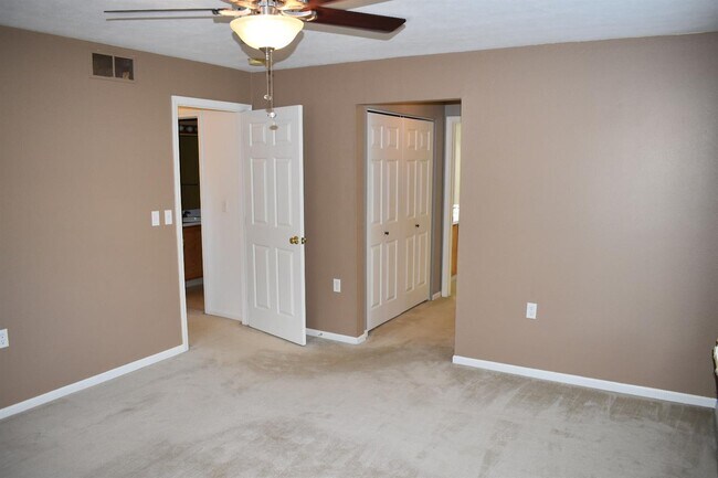 Building Photo - 1462 Millbrook Trail
