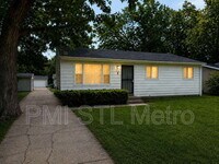 Building Photo - 1450 Fairmeadows Ln
