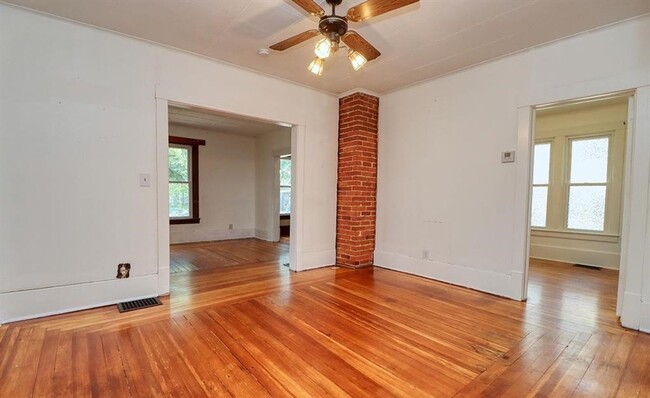 Building Photo - 1/2 OFF 1st MONTH'S RENT - Cozy Home w/ La...