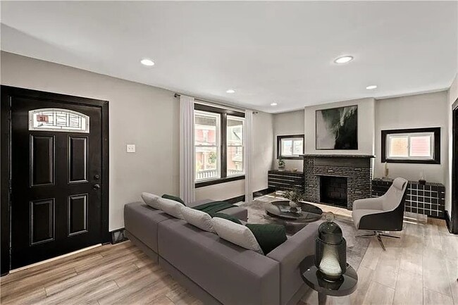 Building Photo - 61 Mainsgate St