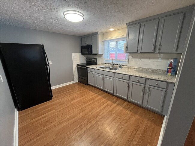 Building Photo - 898 Ridge Rd