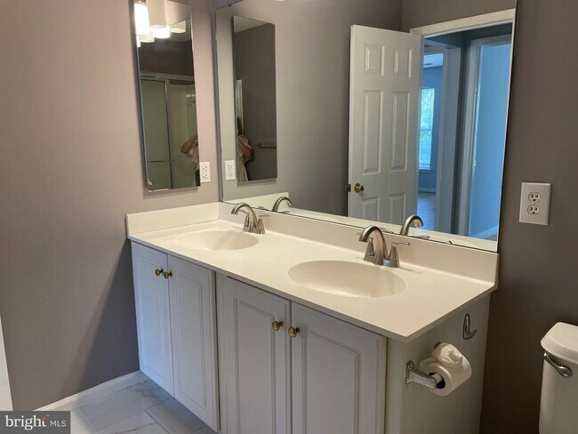 Building Photo - 30 Bridle Ct