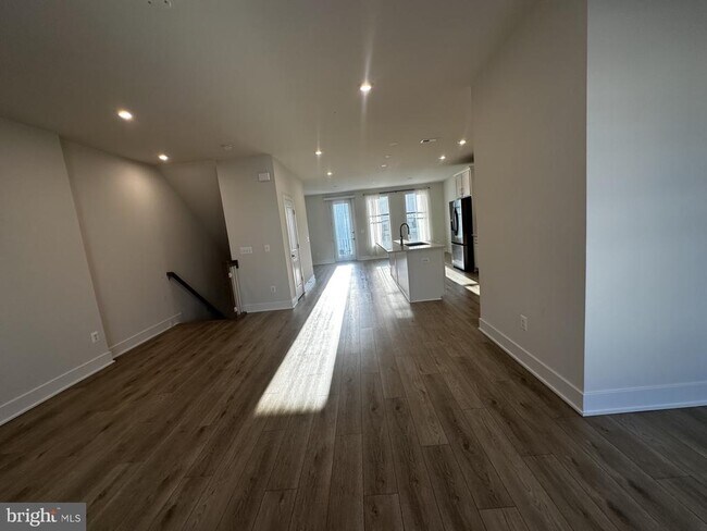 Building Photo - 112 Galaxy Pl