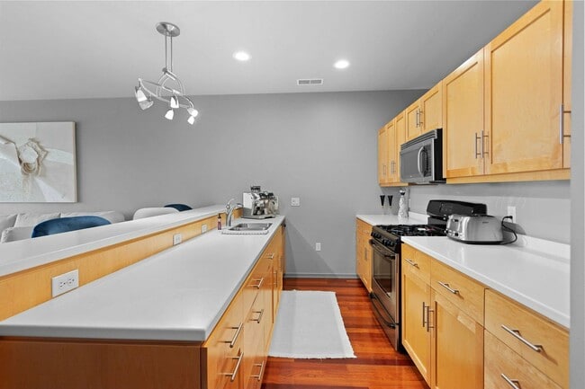 Primary Photo - 101 Cherry St