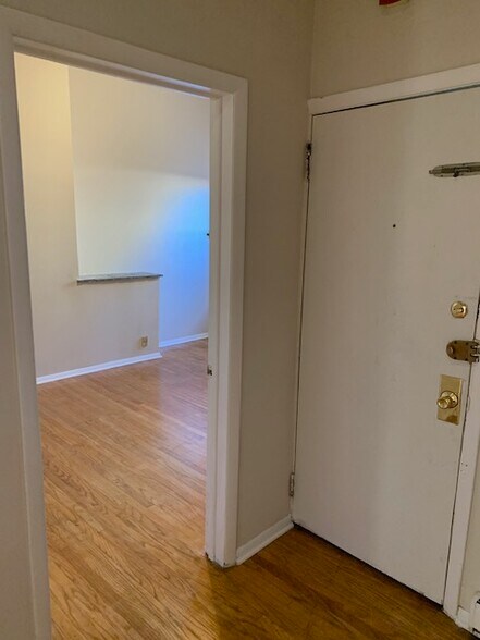 Building Photo - 3911 Pine St