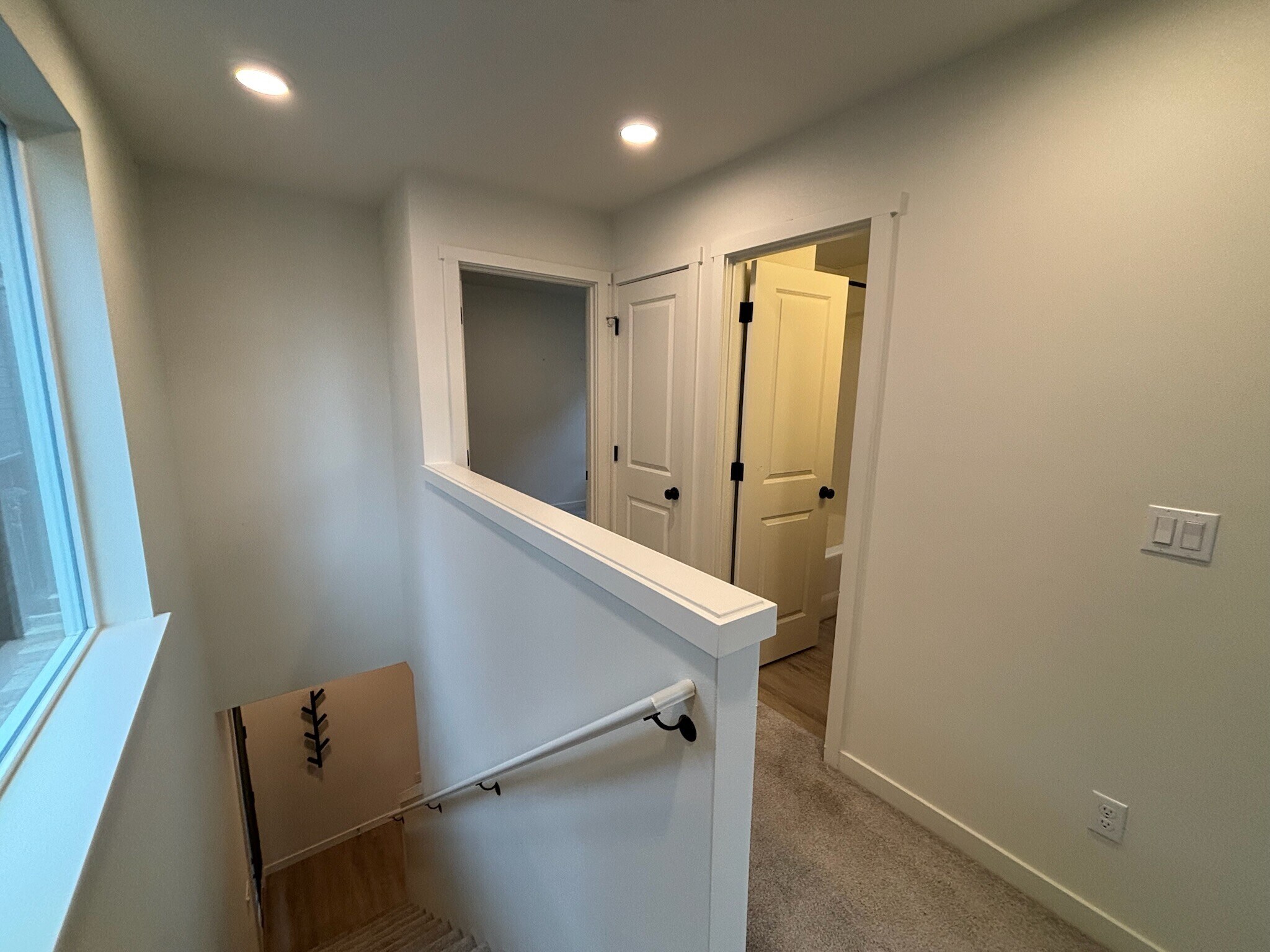 Building Photo - 12070 SE Pine St