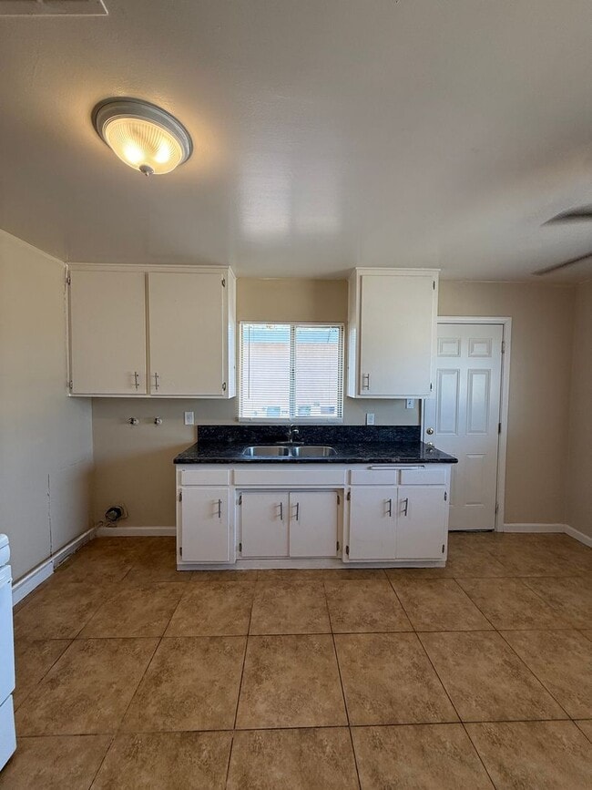 Building Photo - 2114 Brundage Ln