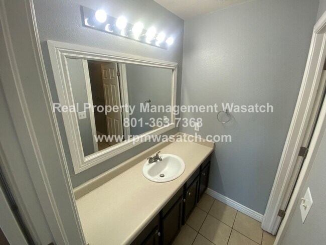 Building Photo - Move In Special!  1/2 Off First Months Rent  Check Out This 3 bed, 2 bath Condo with Hardwood Flo...