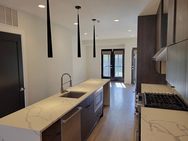 Building Photo - 724 Taylor St NW