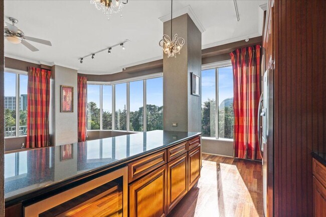 Building Photo - 360 E Desert Inn Rd