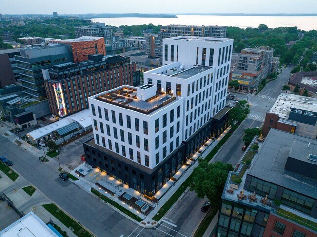 Building Photo - 10 S Paterson St