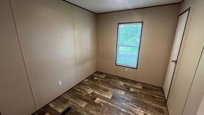 Building Photo - 301 Henning Dr