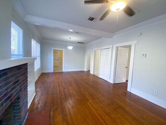 Building Photo - 2Bed/1Bath House for Rent! Available Now!