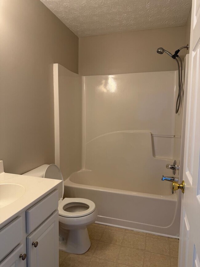 Building Photo - 6262 Shoreview Cir