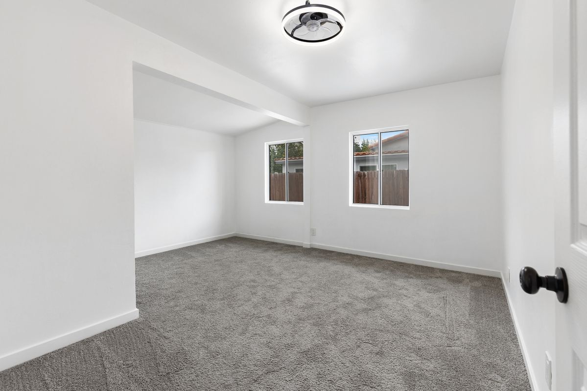 Building Photo - 611 Kimlin Dr