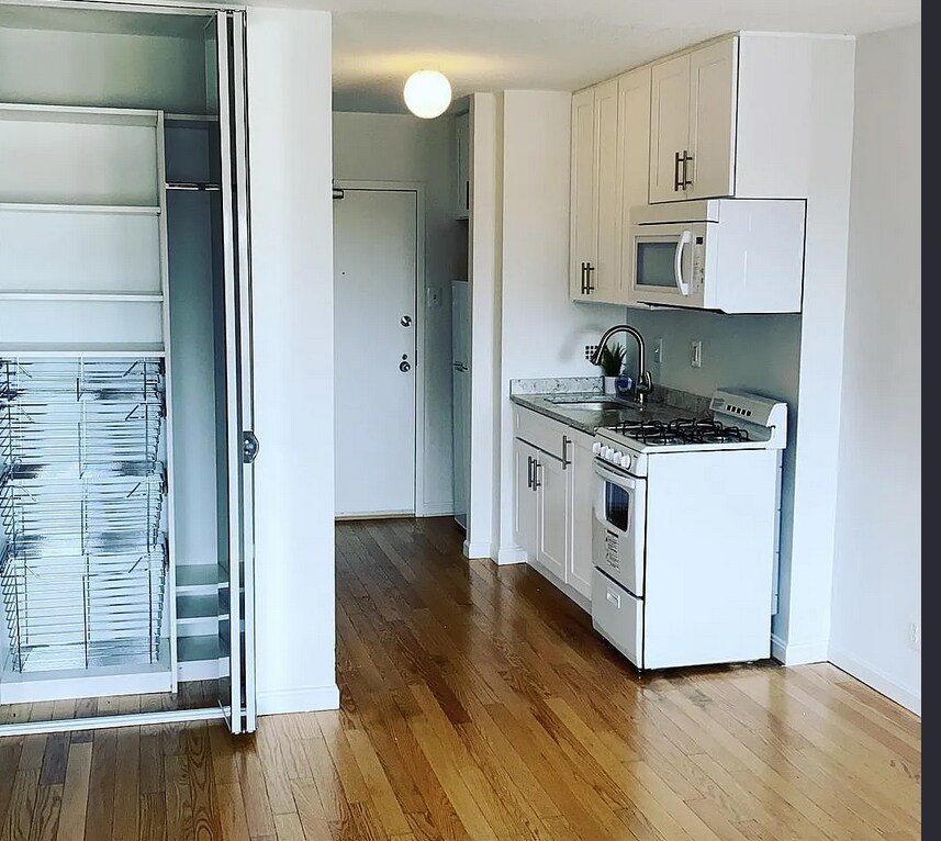 Building Photo - 5500 Friendship Blvd