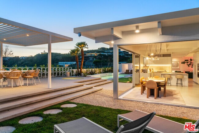 Building Photo - 1227 Tellem Dr