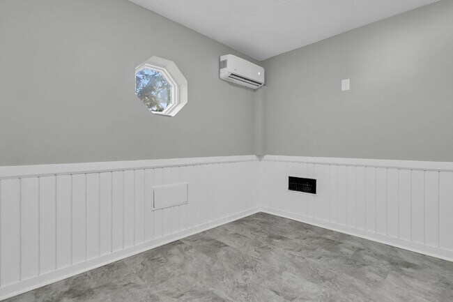 Building Photo - 5844 Hart Rd