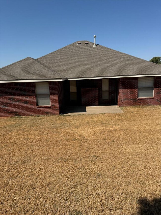 Building Photo - 400 S Castle Ridge Ln