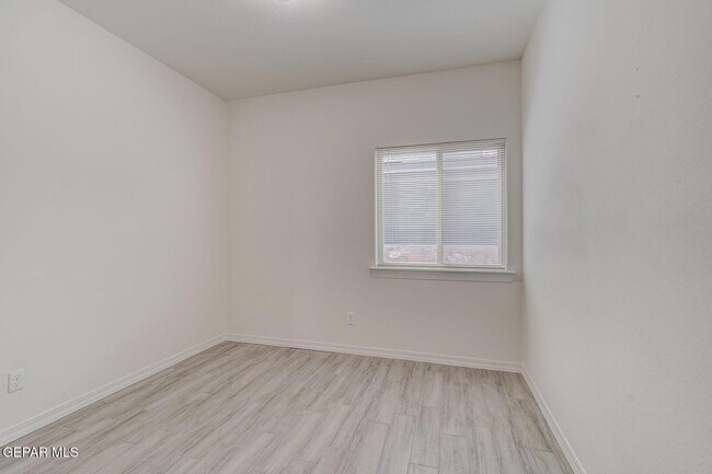 Building Photo - 14849 Tierra Escape Ave