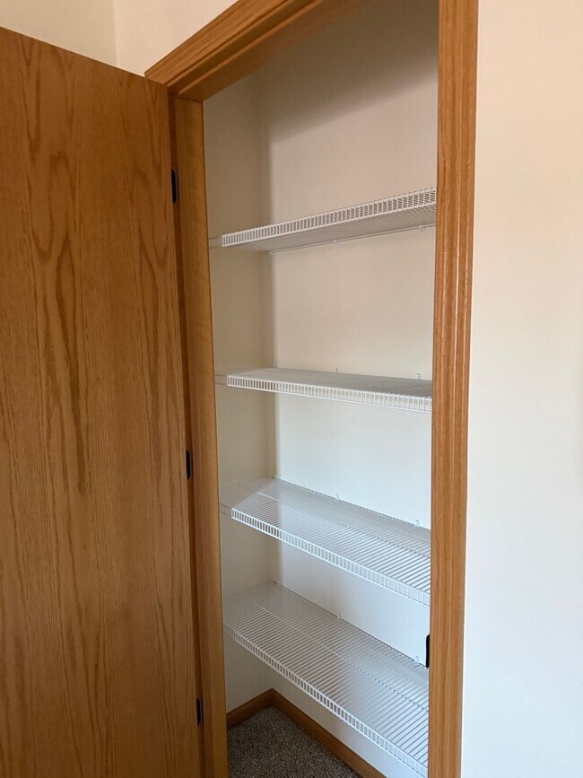 Building Photo - 543