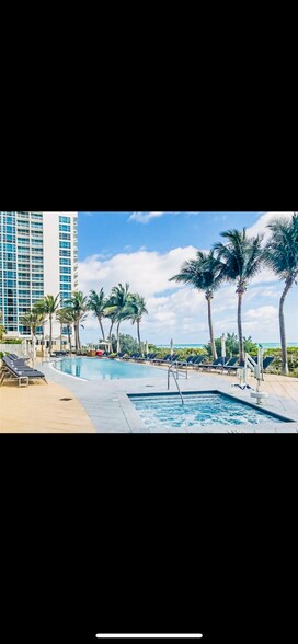Building Photo - 6801 Collins Ave