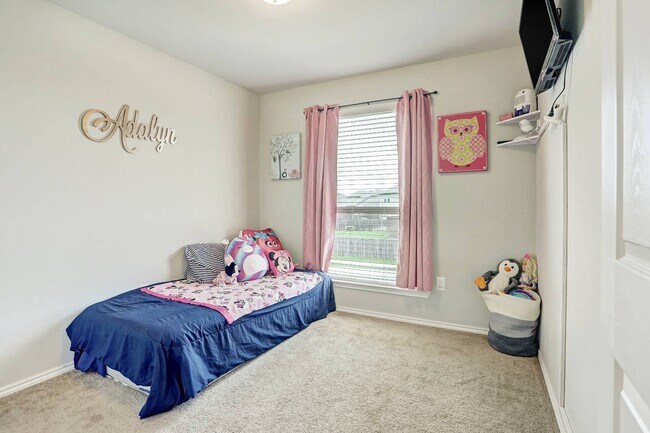 Building Photo - 5687 Heron Dr