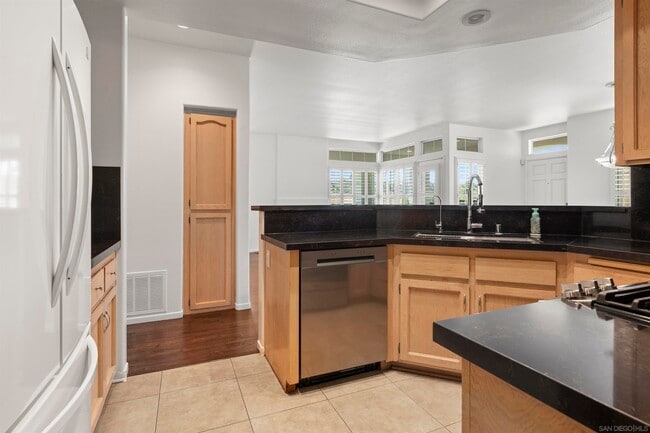 Building Photo - 12650 Springbrook Dr