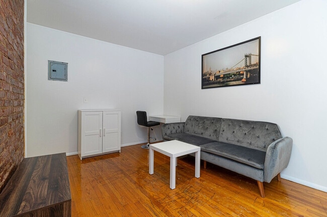 Building Photo - 335 E 94th St
